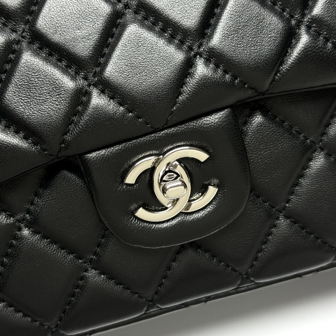 Stylish 5200 Chanel AAA Quality Shoulder Bags For Women - Image 4