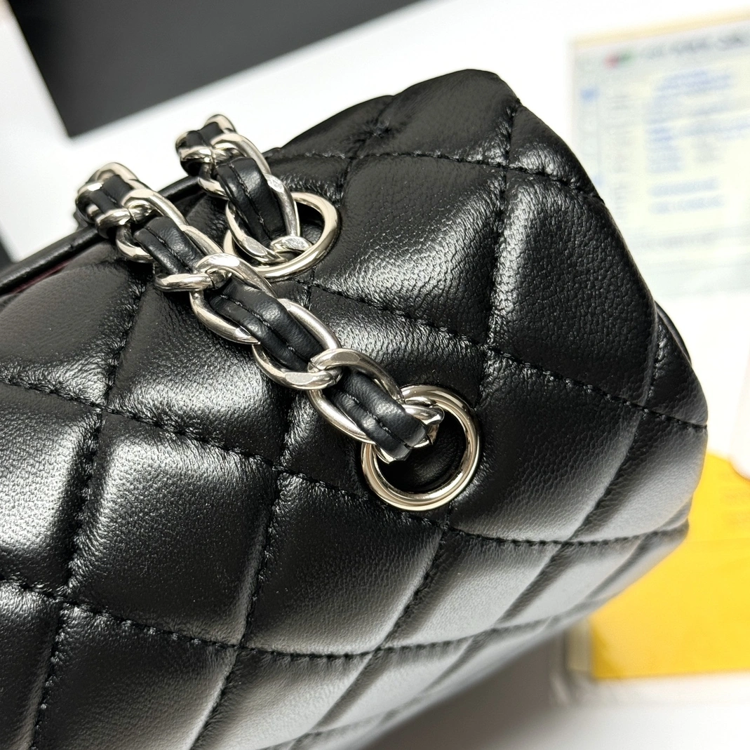 Stylish 5200 Chanel AAA Quality Shoulder Bags For Women - Image 6