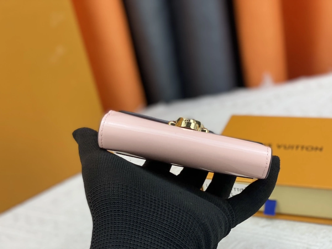 Stylish 5640 Louis Vuitton AAA Quality Wallets For Women - Image 3