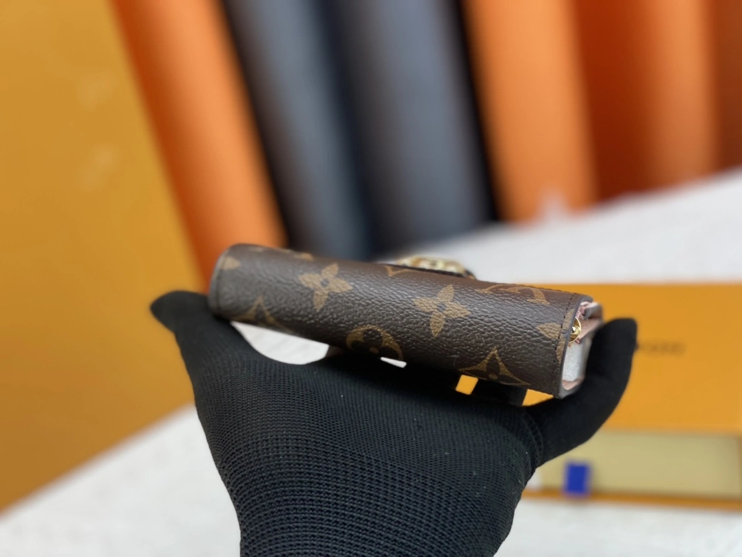 Stylish 5640 Louis Vuitton AAA Quality Wallets For Women - Image 4