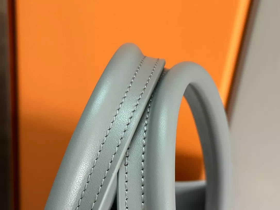 Stylish 701 Christian Dior AAA Man Handbags - Image 4