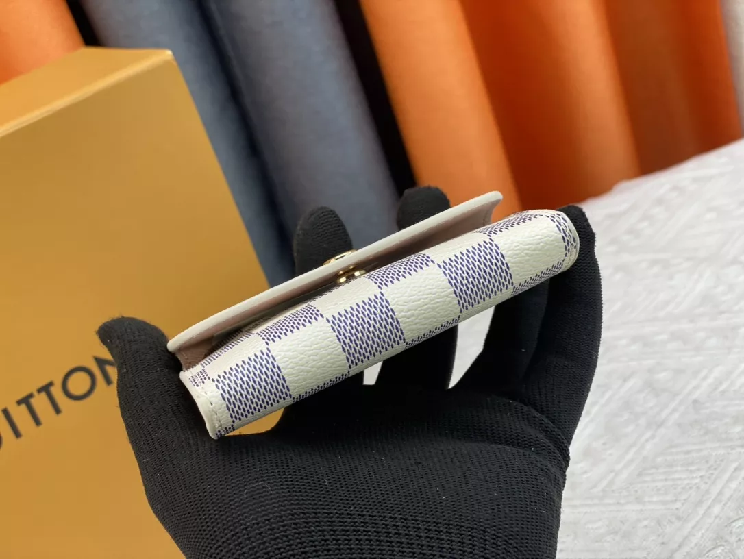 Stylish 9929 Louis Vuitton LV Card Case - Image 4