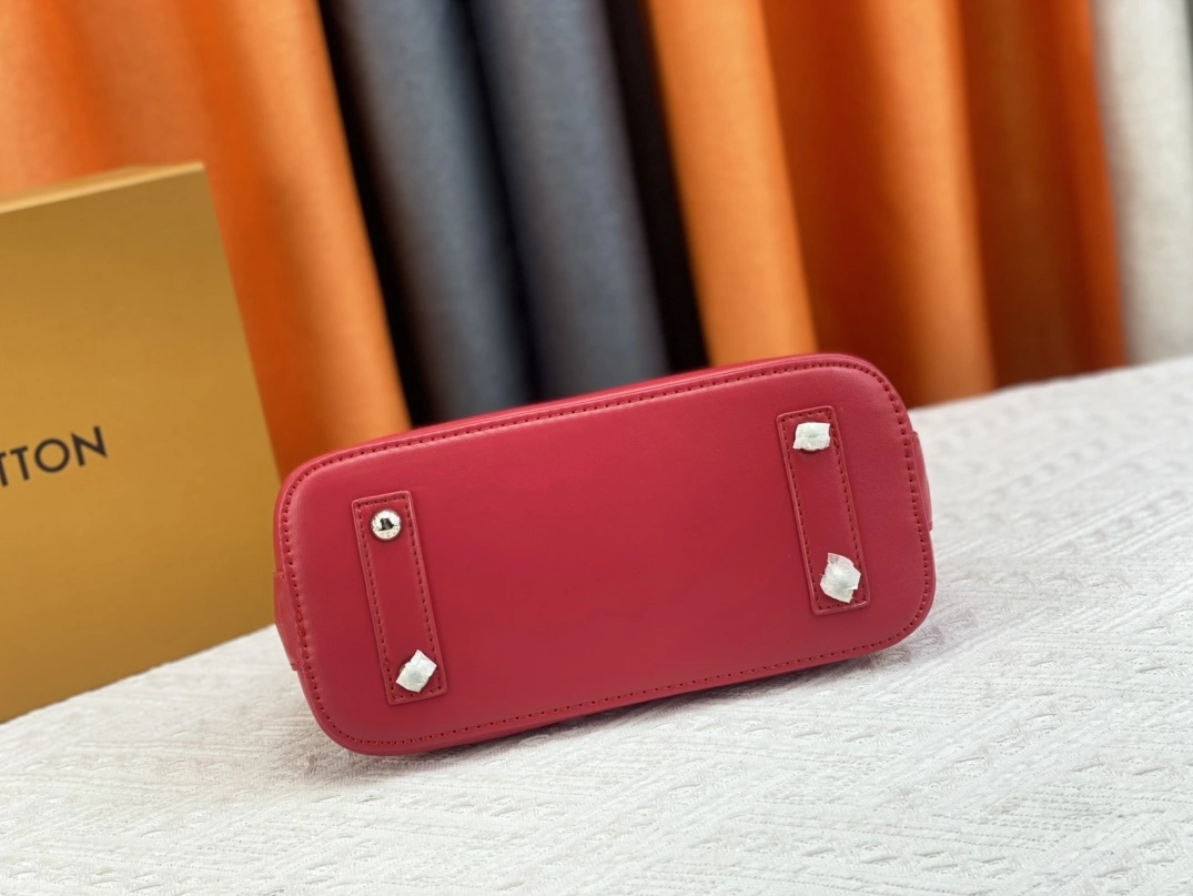 Timeless 2389 Louis Vuitton AAA Quality Handbags For Women - Image 4