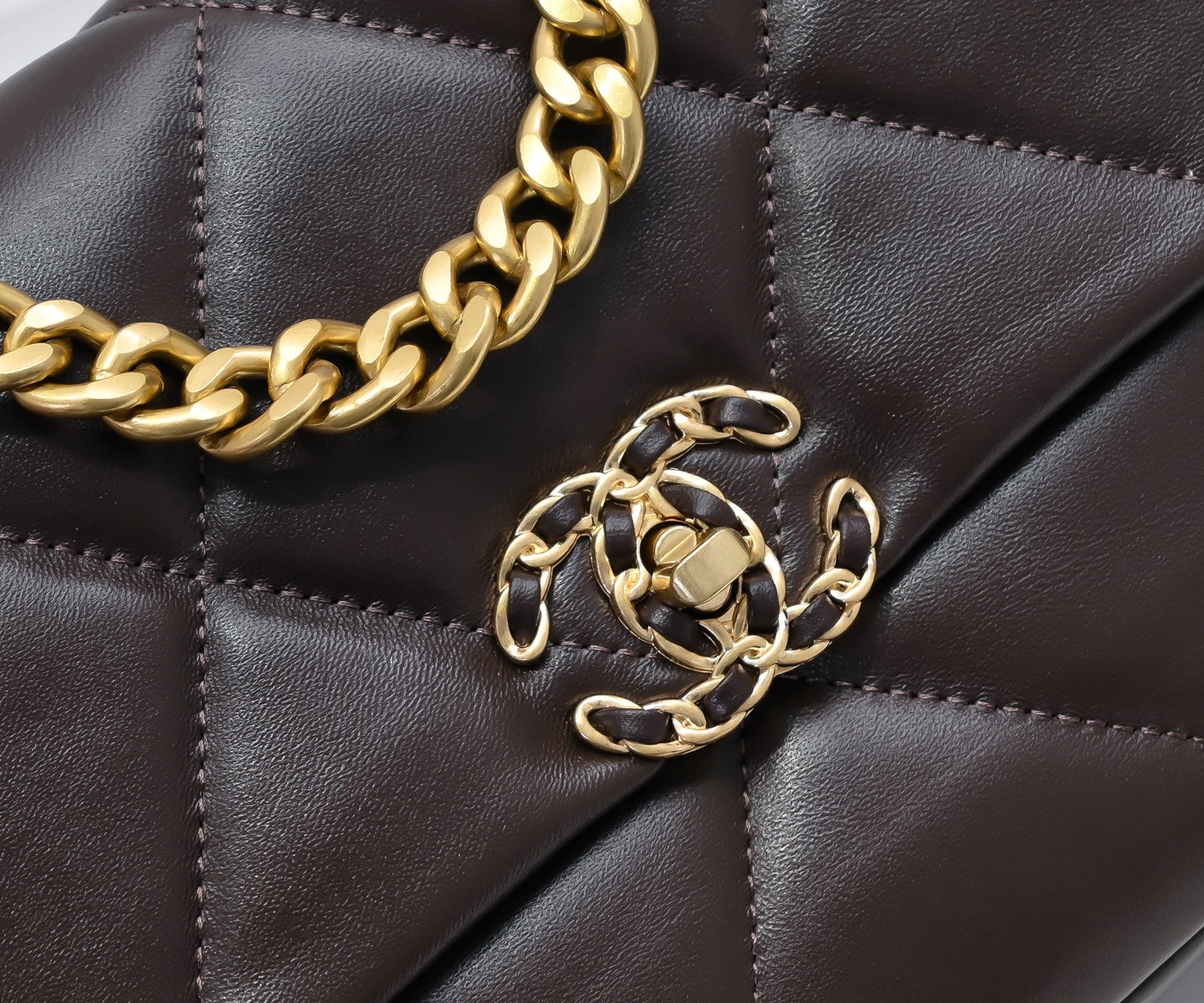 Timeless 8277 Chanel AAA Quality Messenger Bags - Image 4