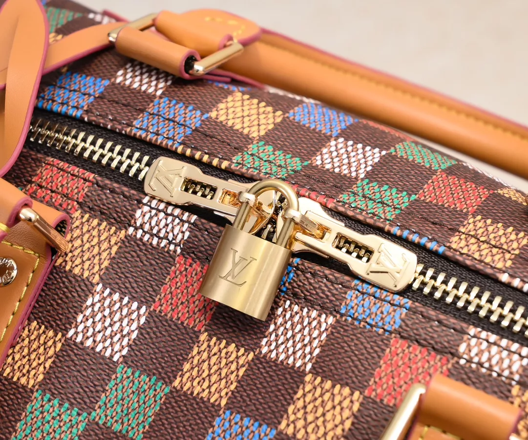 Timeless 883 Louis Vuitton Travel Bags - Image 4