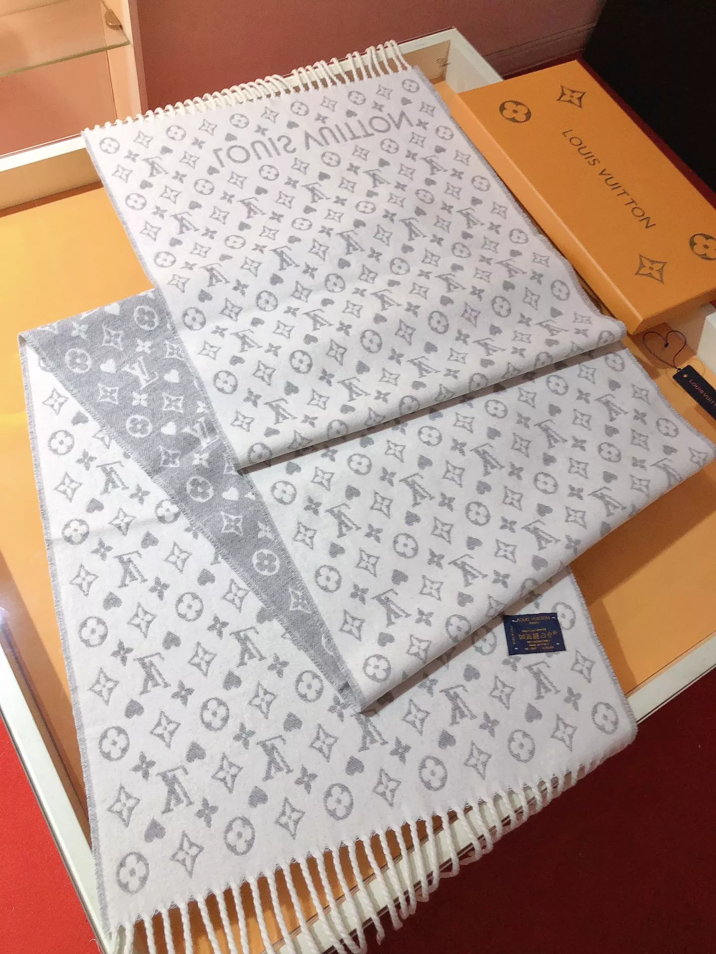 Trendsetting 5342 Louis Vuitton Scarf For Women - Image 3