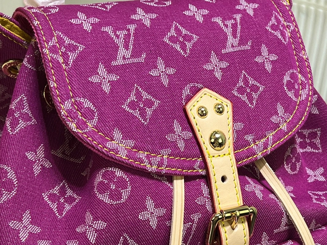 Trendy 8284 Louis Vuitton AAA Quality Backpacks For Women - Image 7