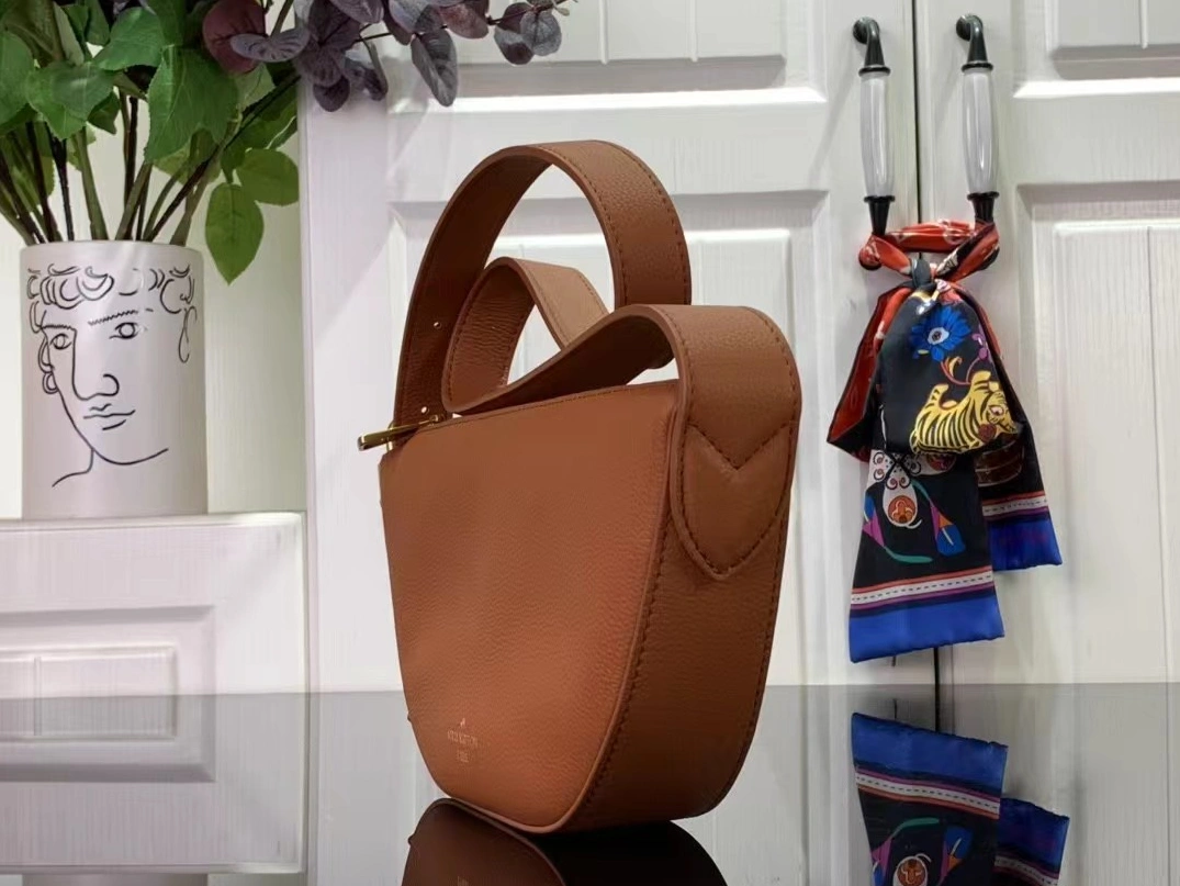 Trendy 8551 Louis Vuitton AAA Quality Messenger Bags For Women