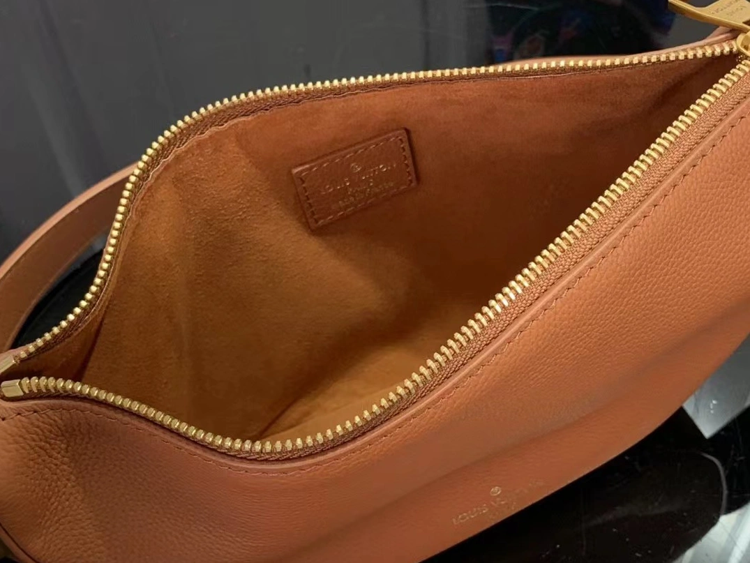 Trendy 8551 Louis Vuitton AAA Quality Messenger Bags For Women - Image 8