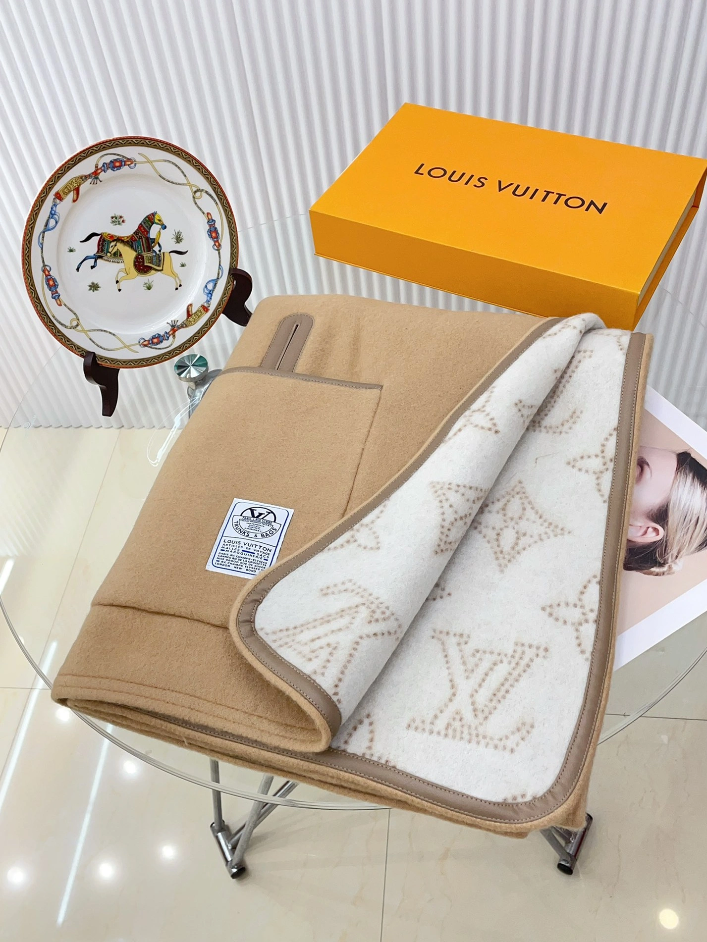 Unique 2588 Louis Vuitton Poncho
