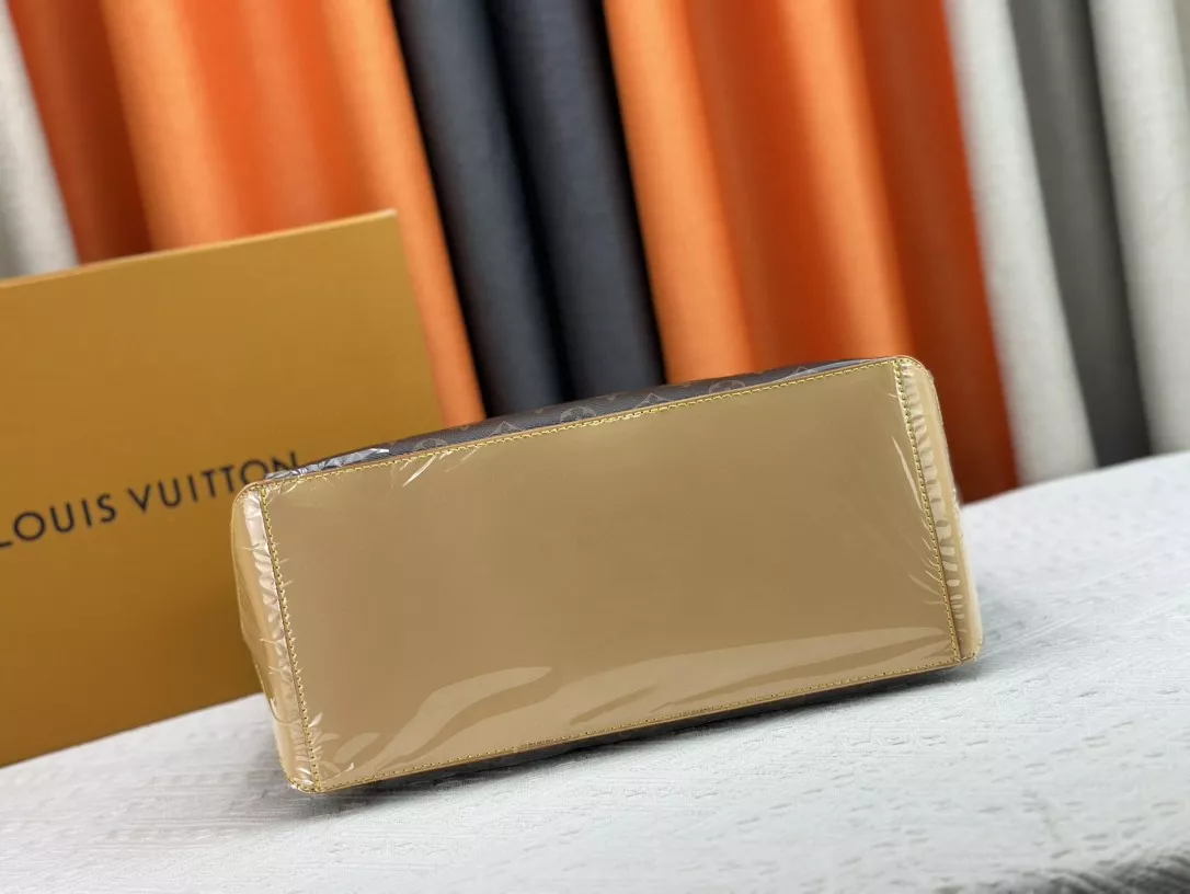 Unique 8916 Louis Vuitton AAA Quality Shoulder Bags For Women - Image 3