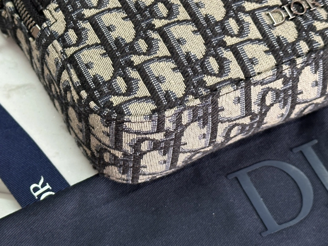 UrbanStyle 2715 Christian Dior AAA Man Messenger Bags - Image 5