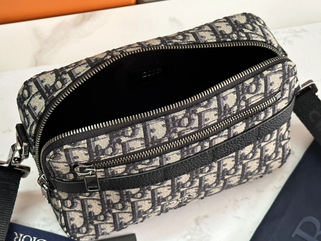 UrbanStyle 2715 Christian Dior AAA Man Messenger Bags - Image 8