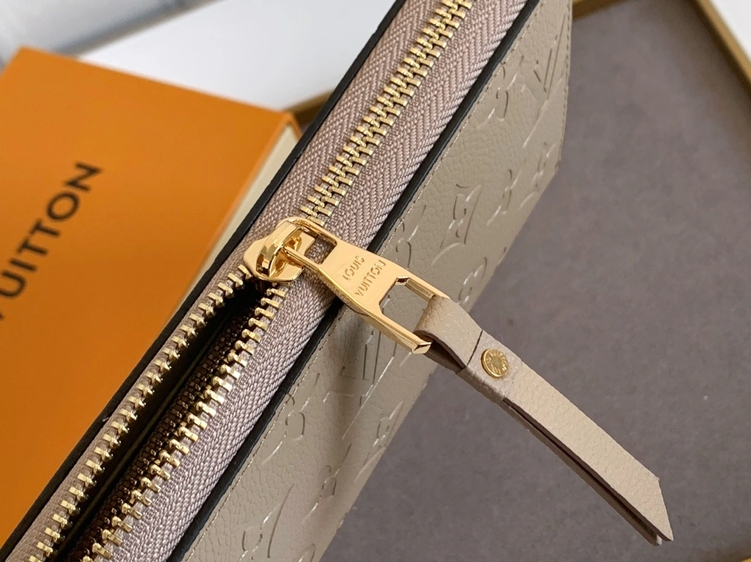 UrbanStyle 5432 Louis Vuitton LV Wallets For Women - Image 3