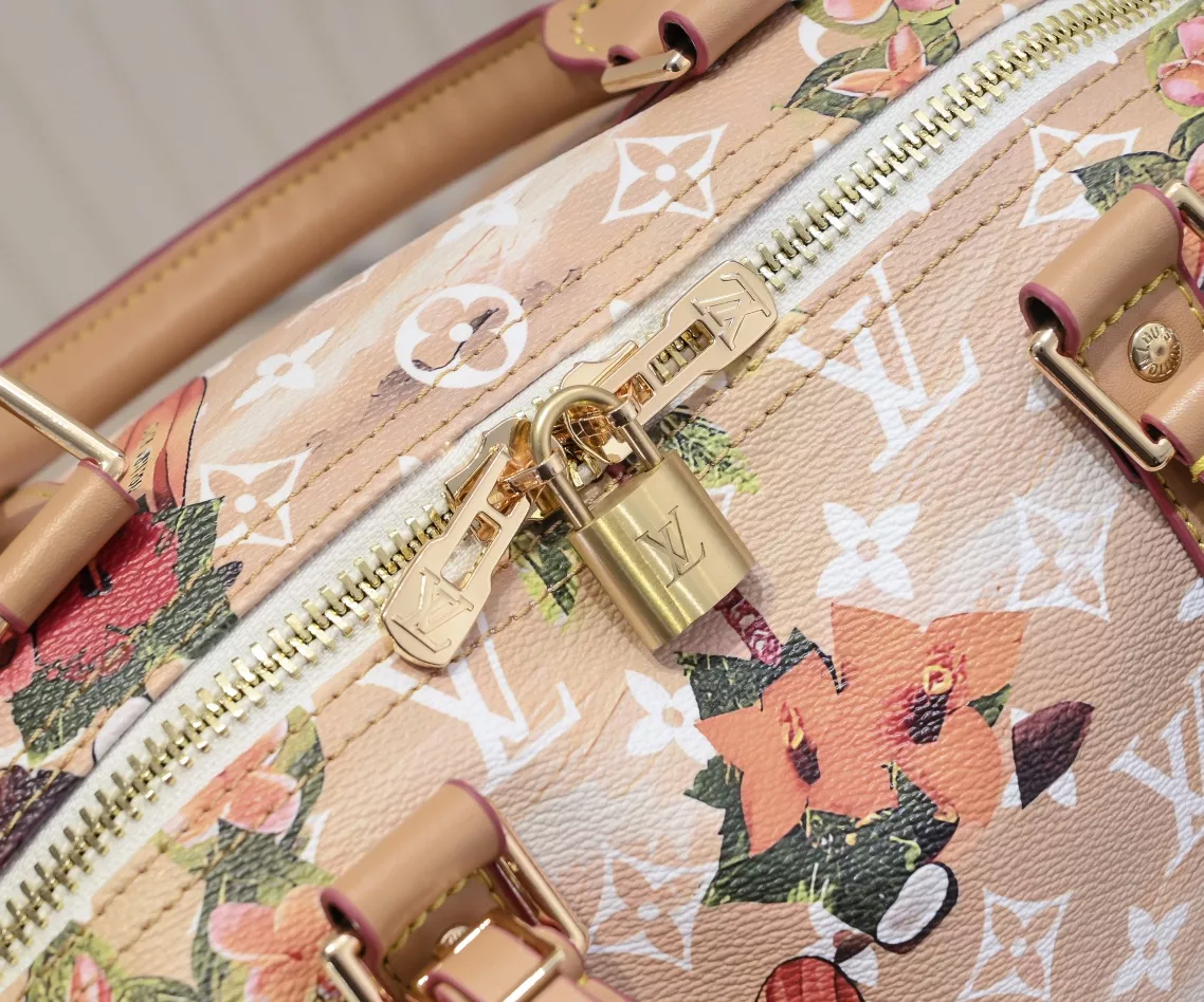 UrbanStyle 6470 Louis Vuitton Travel Bags - Image 4