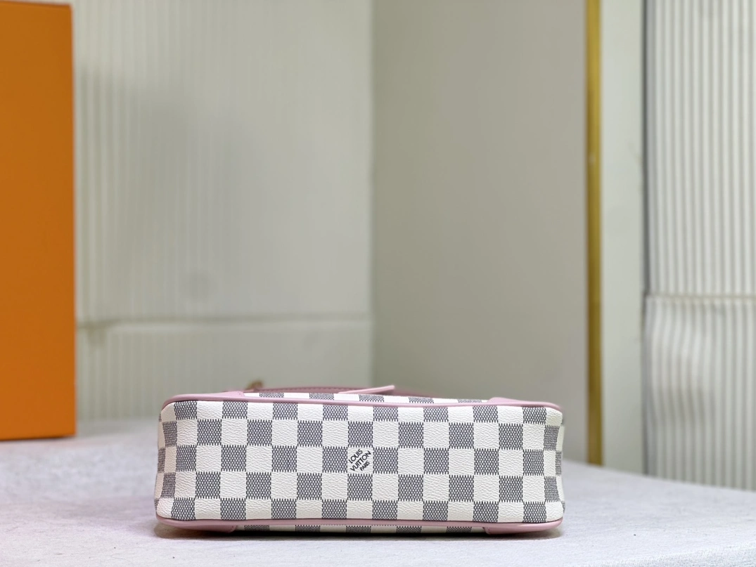 UrbanStyle 6648 Louis Vuitton AAA Quality Messenger Bags For Women - Image 6