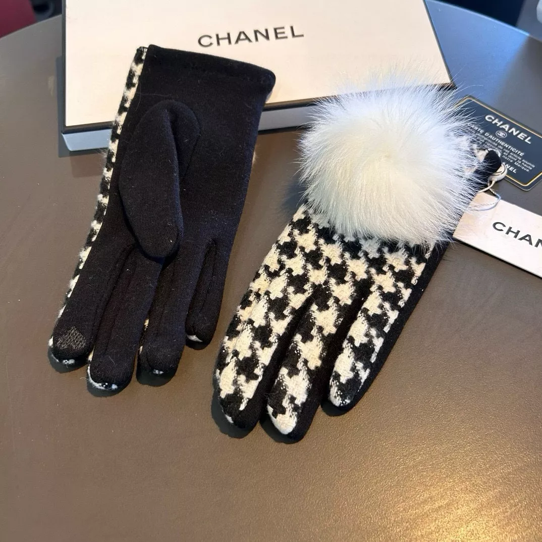 UrbanStyle 9915 Chanel Gloves For Women - Image 3