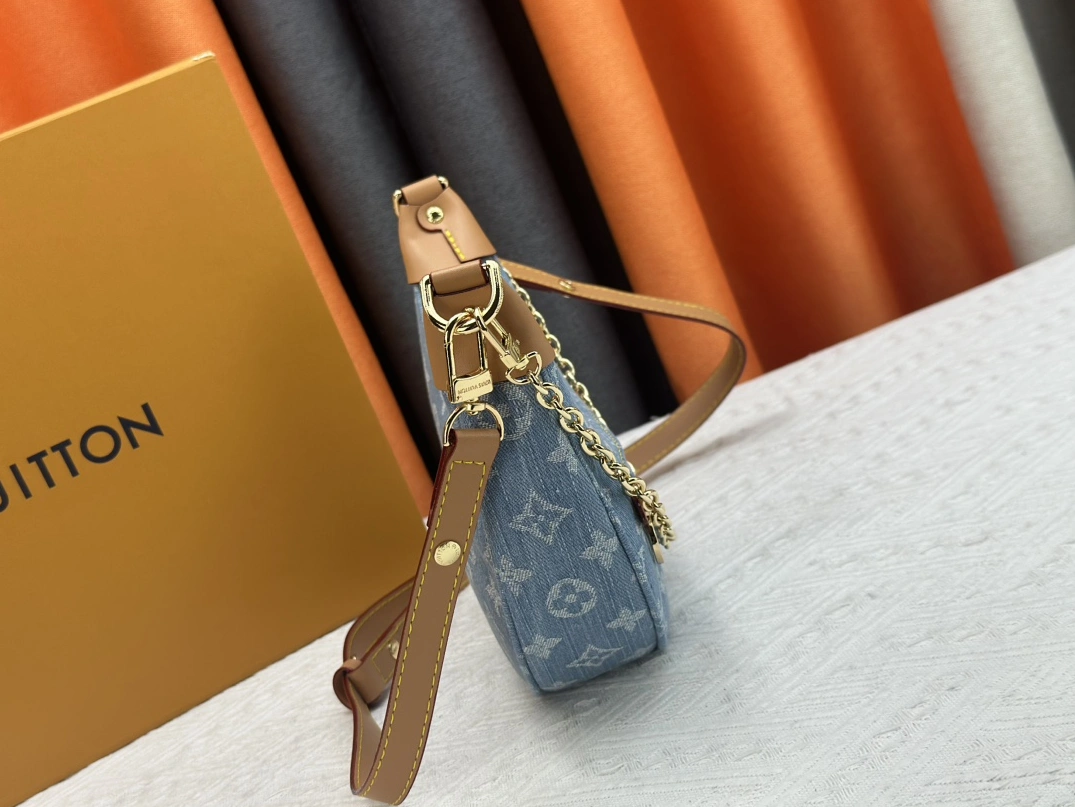 Versatile 1061 Louis Vuitton AAA Quality Messenger Bags For Women - Image 3