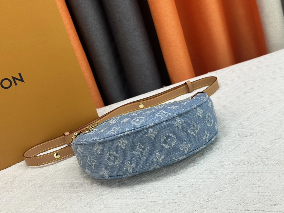 Versatile 1061 Louis Vuitton AAA Quality Messenger Bags For Women - Image 5