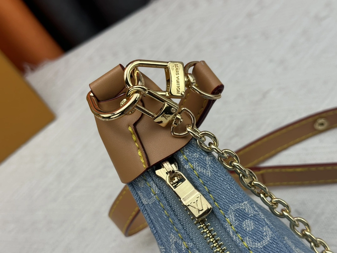 Versatile 1061 Louis Vuitton AAA Quality Messenger Bags For Women - Image 6