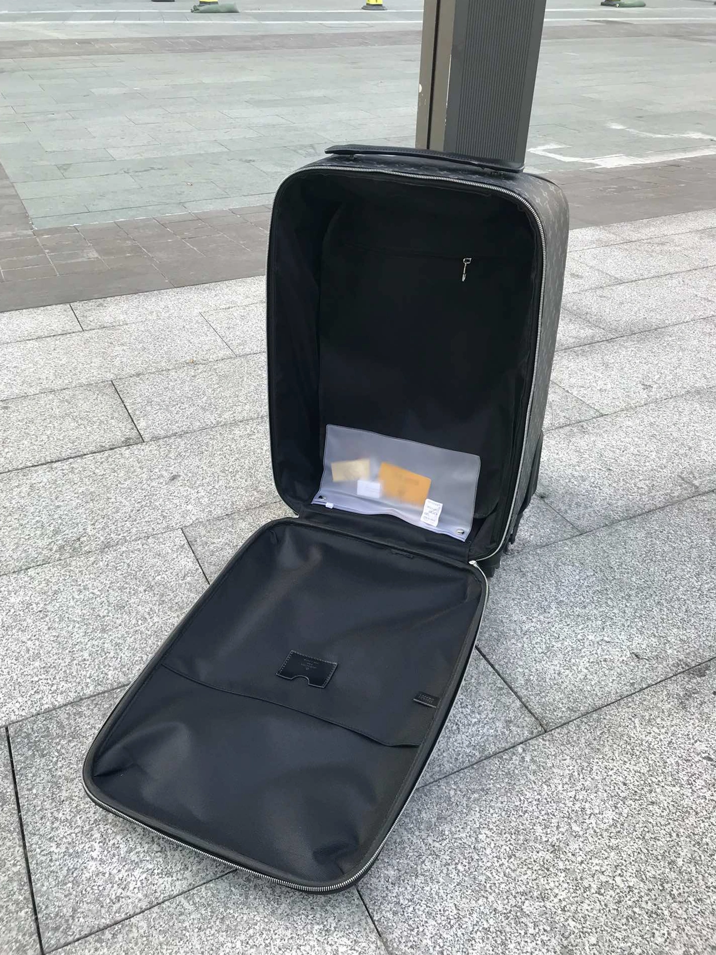 Versatile 117 Louis Vuitton Luggage - Image 6