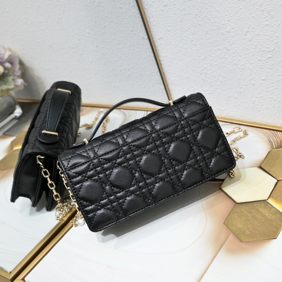 Versatile 6139 Christian Dior AAA Quality Messenger Bags For Women - Image 3