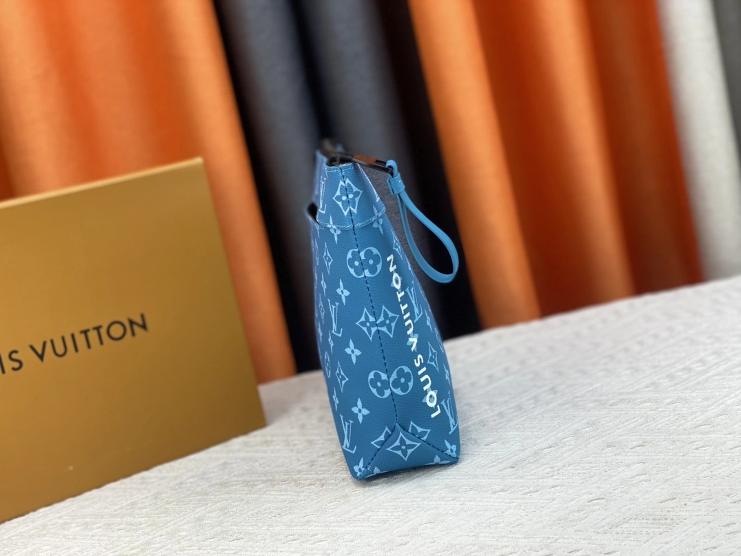 Versatile 8153 Louis Vuitton LV Wallets For Unisex - Image 3