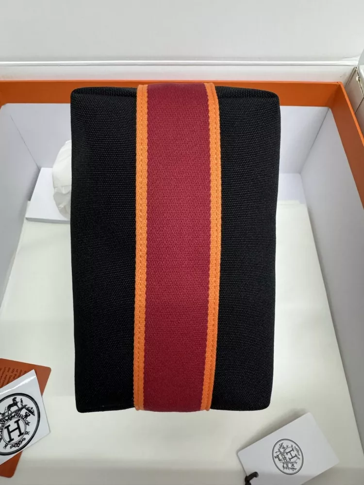 WellDesigned 2196 Hermes AAA Quality Handbags For Women - Image 3