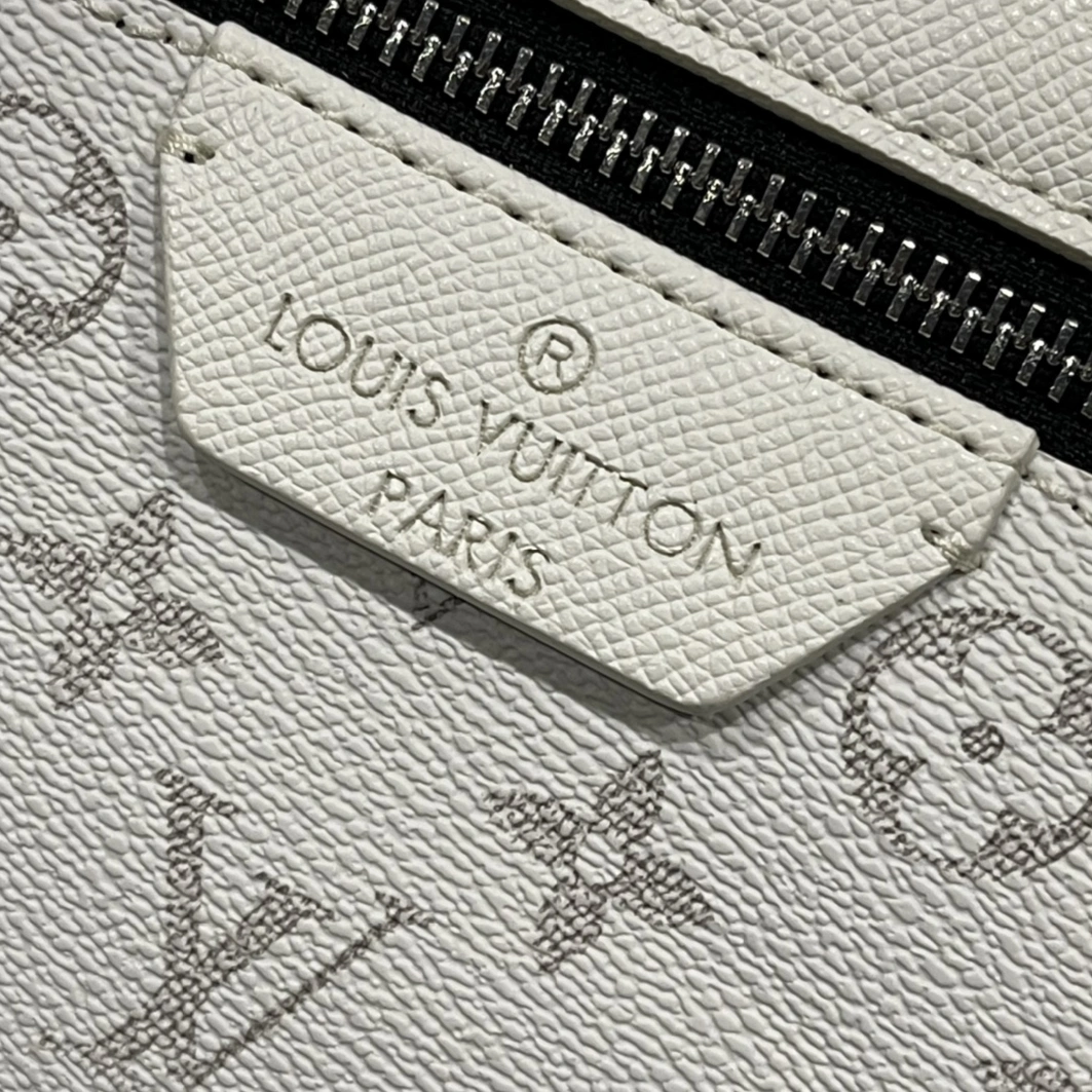 WellDesigned 5633 Louis Vuitton AAA Quality Backpacks For Unisex - Image 5