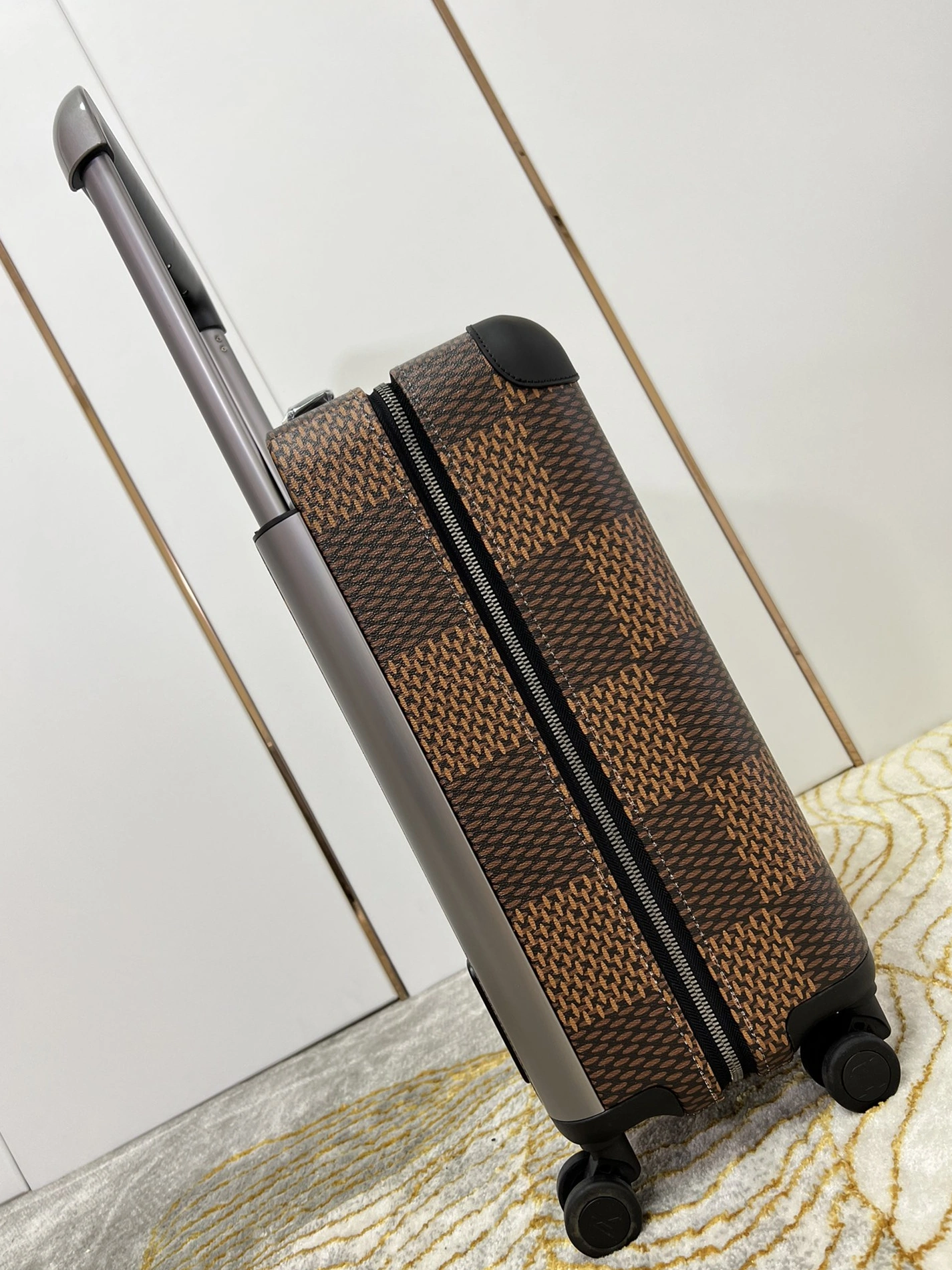 WellDesigned 7097 Louis Vuitton Luggage - Image 3