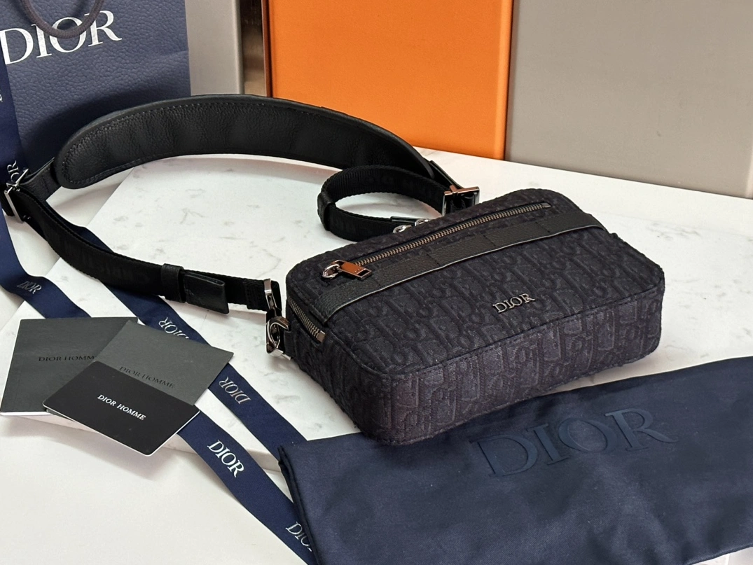 WellDesigned 9909 Christian Dior AAA Man Messenger Bags - Image 4