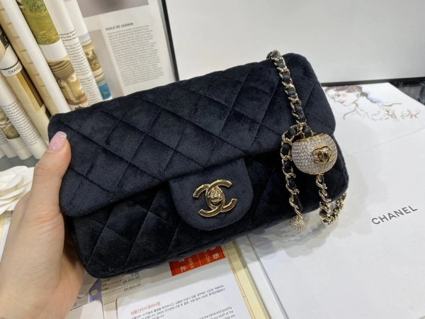 CHANEL FLAP BAG UrbanStyle 709 - Image 3