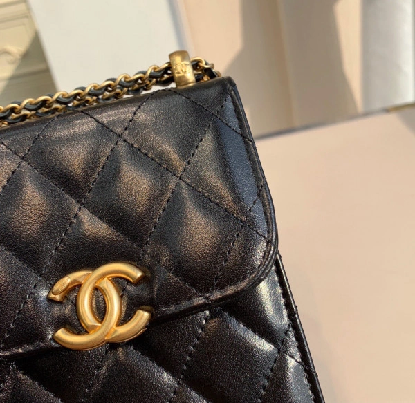 CHANEL PHONE HOLDER WITH CHAIN UrbanStyle 550 - Image 10