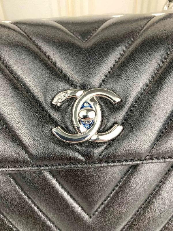 Fashionable CHANEL TRENDY BAG 1088 - Image 9