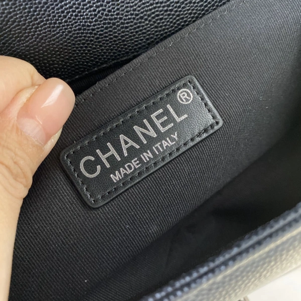 WellDesigned CHANEL BOY BAG 221 - Image 10