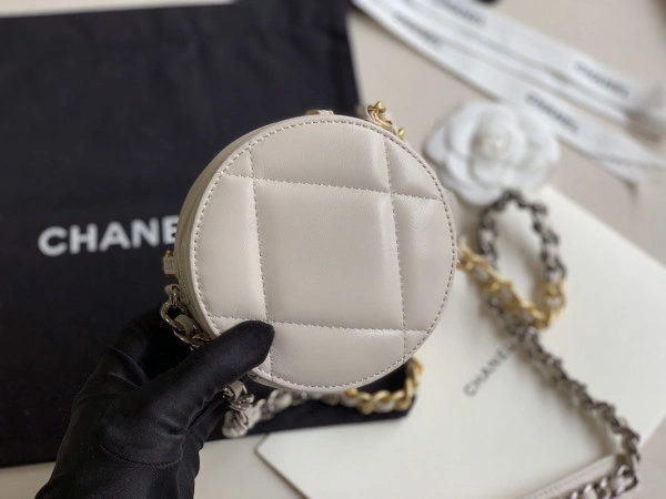 CHANEL 19 CHANELUTCH WITH CHAIN SmartChoice 104 - Image 6