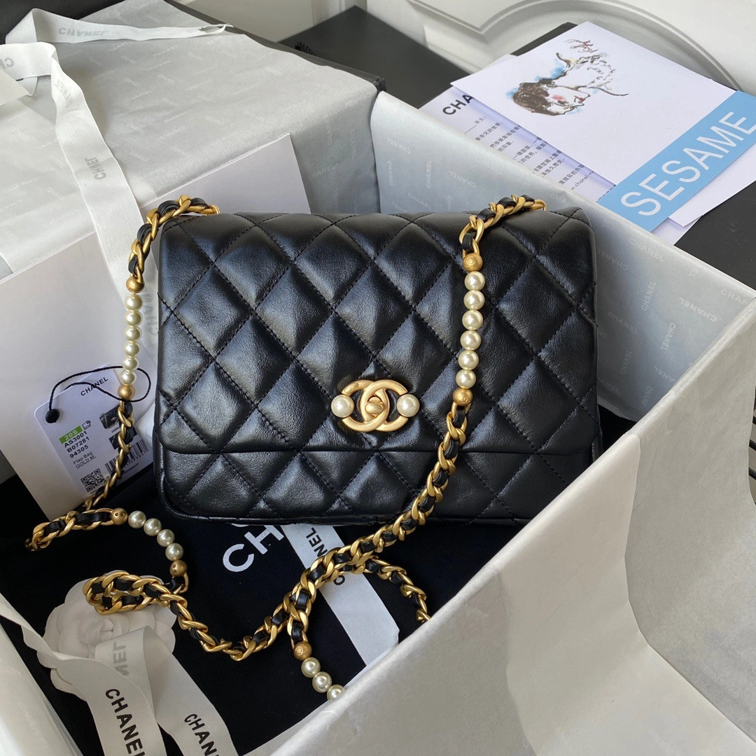 WellDesigned CHANEL FLAP BAG 522