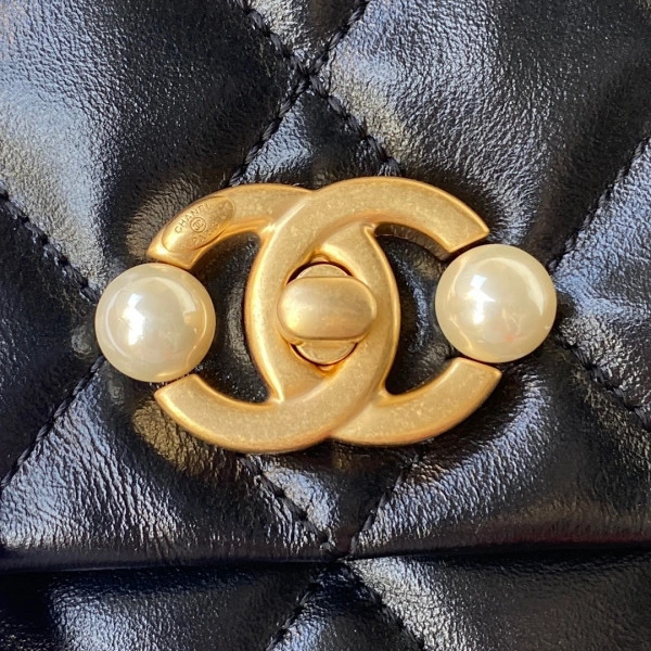 WellDesigned CHANEL FLAP BAG 522 - Image 4