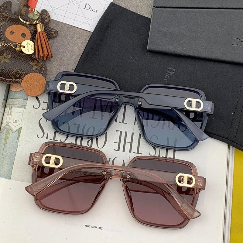 Dior D2122 Square Sunglasses In Brown - Image 3