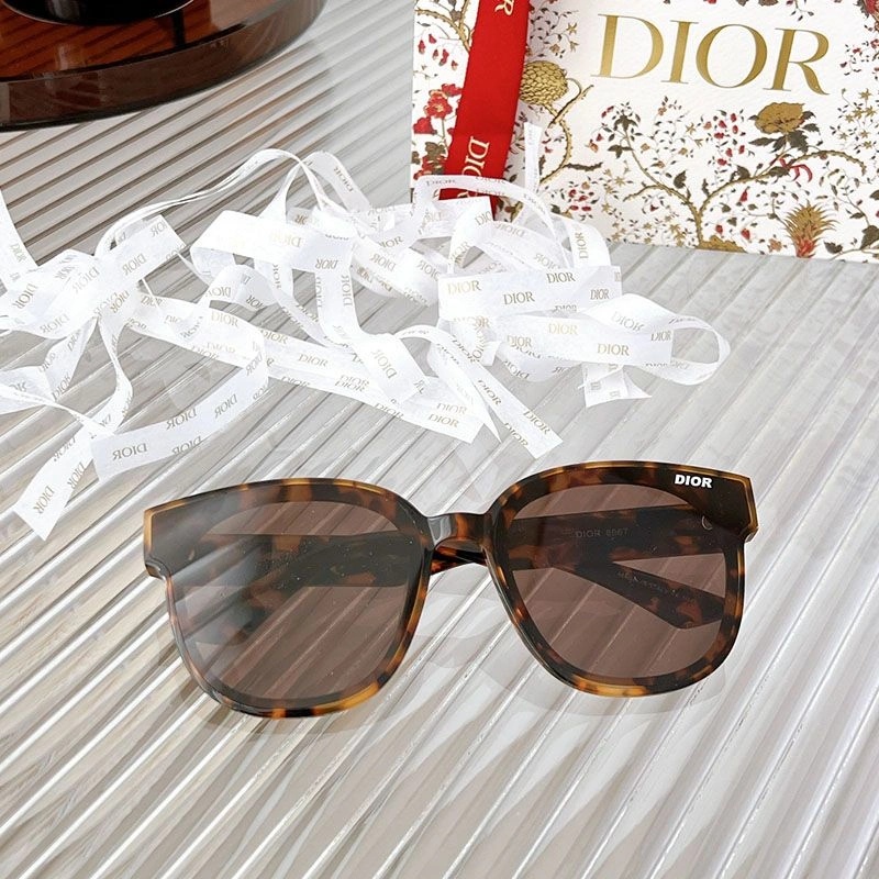 Dior DIOR8067 Butterfly Sunglasses - Image 7
