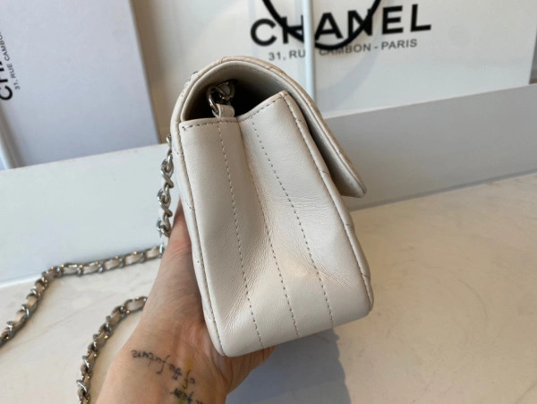 CHANEL FLAP BAG LAMBSKIN 20CM Comfortable 631 - Image 6