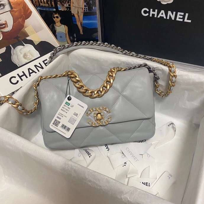 GoodFit CHANEL 19 FLAP BAG 51 - Image 3
