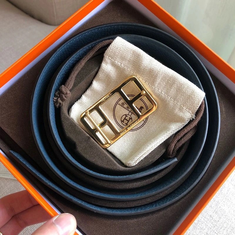 Hermes Cape Buckle 32MM Reversible Belt Togo Leather In Navy Blue - Image 4