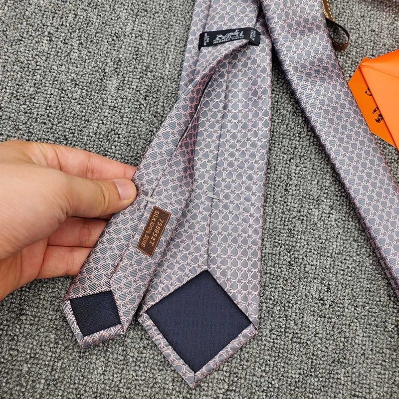 Hermes Le Pied A L'Etrier Tie In Pink - Image 4