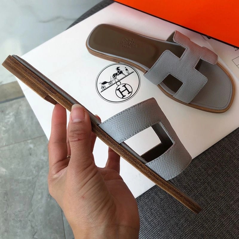 Hermes Oran Slides Women Grain Calfskin In Grey - Image 3