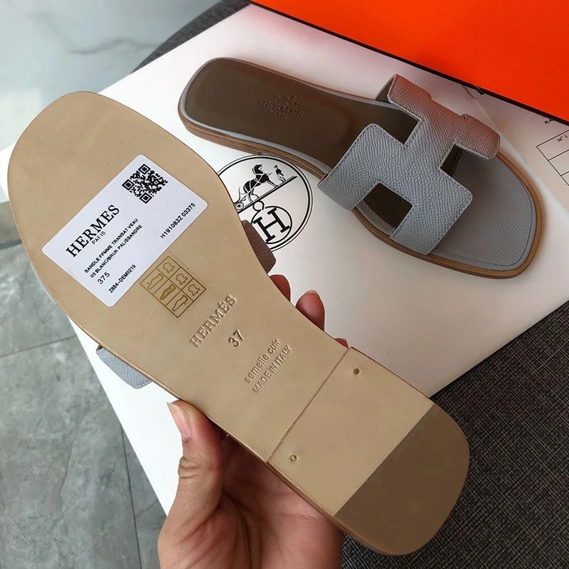 Hermes Oran Slides Women Grain Calfskin In Grey - Image 4