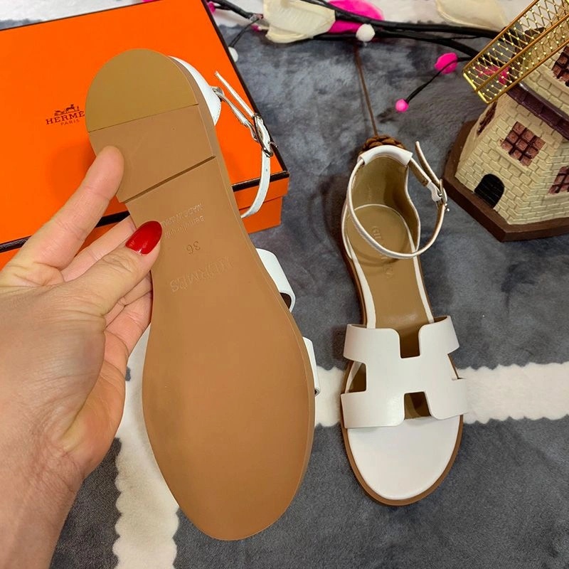 Hermes Santorini Flat Sandals Women Calfskin In White - Image 4