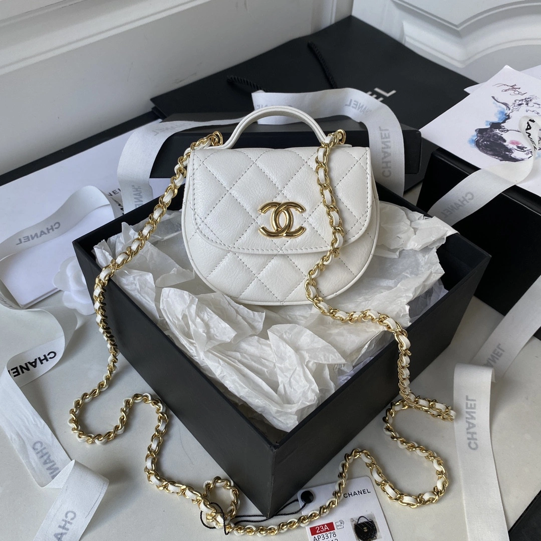 SportInspired CHANEL CHANELUTCH WITH CHAIN 961