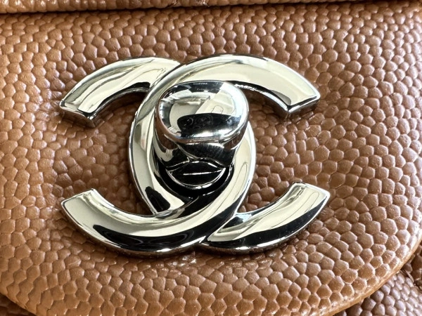 Fashionable CHANEL FLAP BAG 389 - Image 3