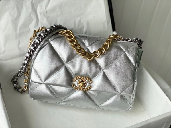 StreetReady CHANEL 19 FLAP BAG 36 - Image 4